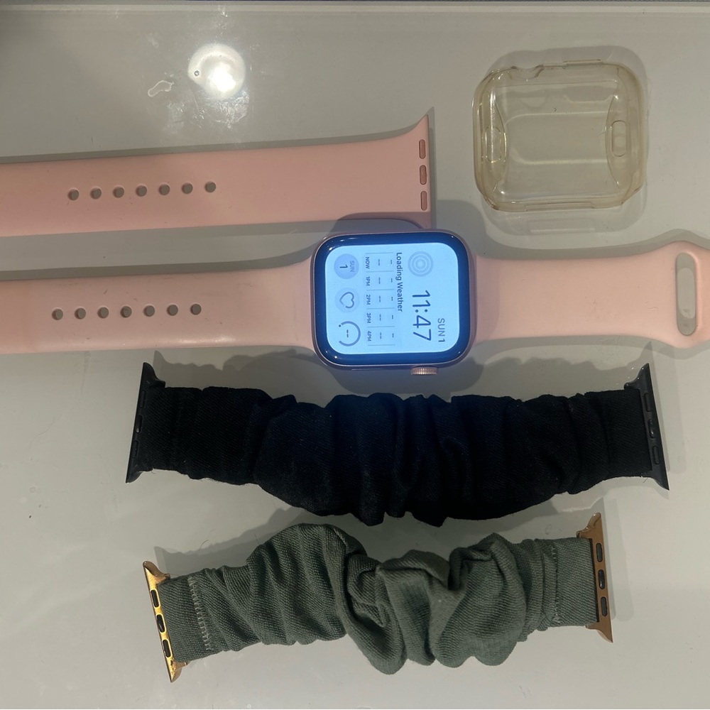 Apple SE watch in rose gold